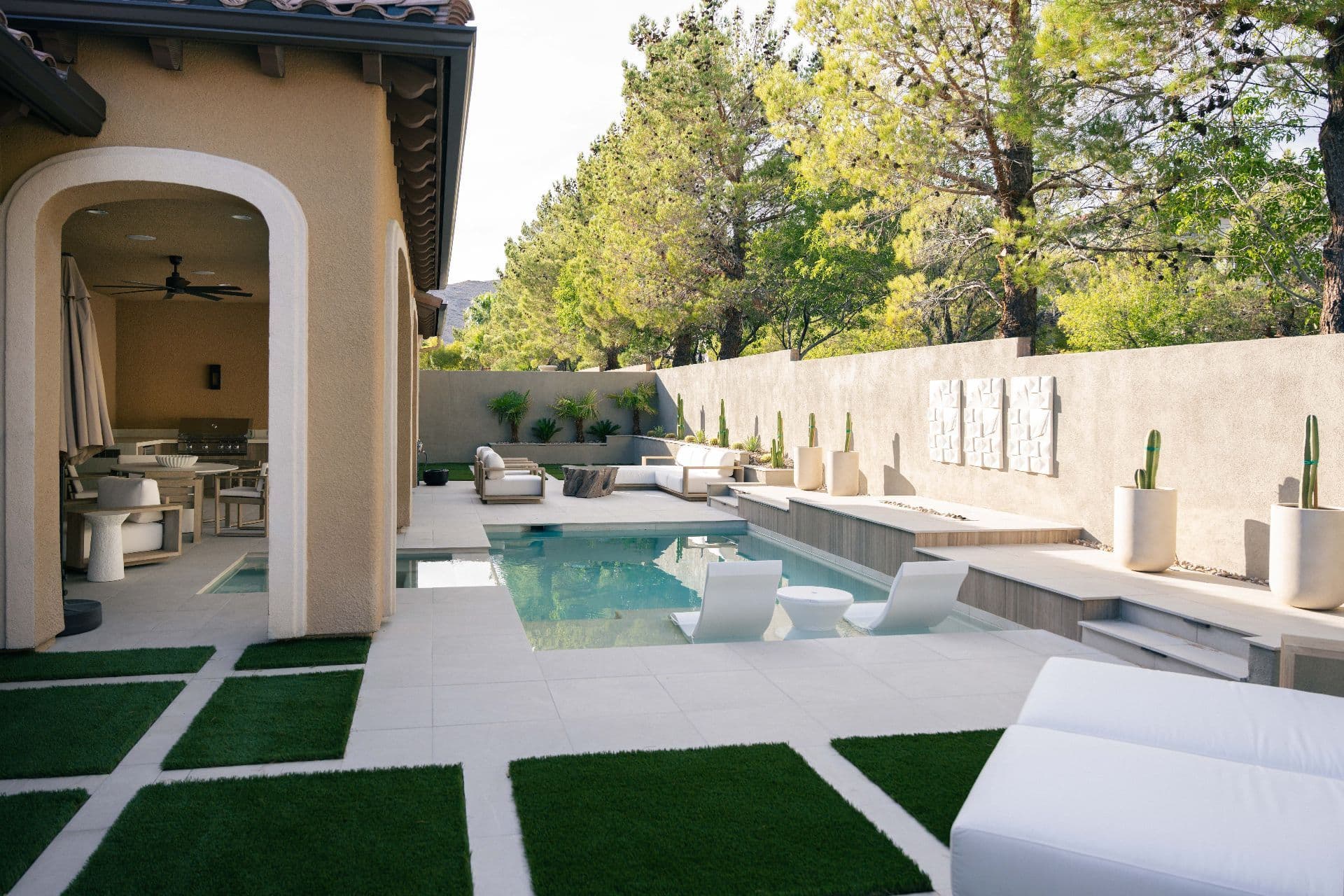 Gallery photos for Modern Luxury Backyard Design: Image #5